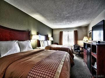 Christopher And Hotel *